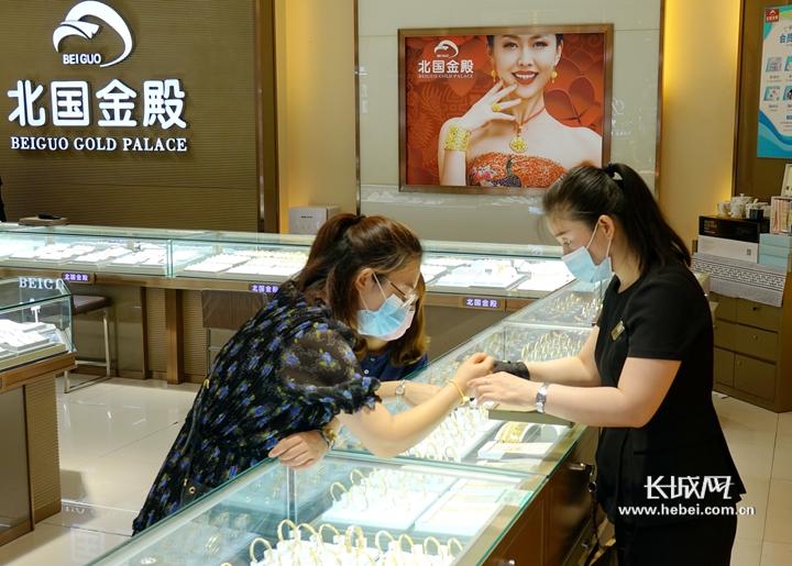 一盎司黄金的价格及其美元价值
