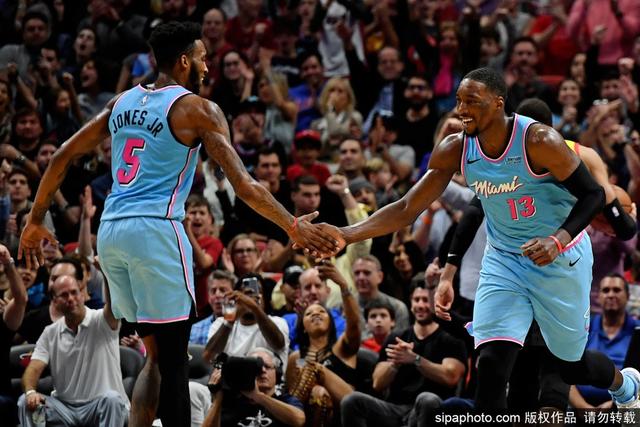 免费观看NBA常规赛直播，精彩赛事不容错过