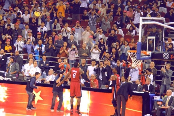 NBA赛事回顾，全场录像高清中文解说，精彩瞬间不容错过！