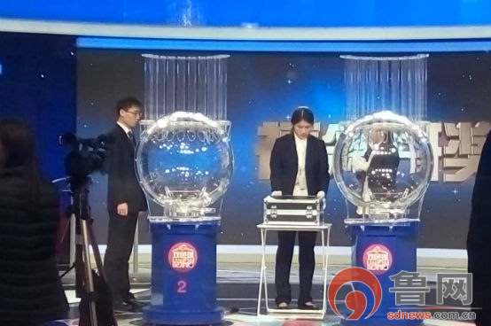 47开奖之夜，揭秘今晚的千万大奖盛宴！现场直播见证，幸运降临时刻已到来。477777现场开奖1777.5