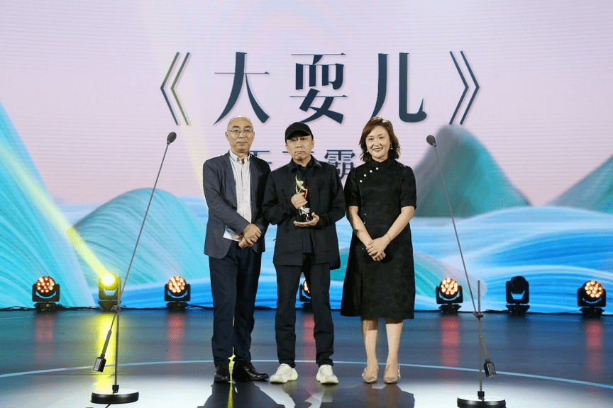 澳门王中王的未来之路，2048年新趋势与展望分析报告（标题）文章内容 2024年新澳门王中王资料,重点全面解
