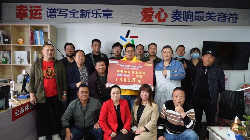 新澳门六开彩今晚现场直播，揭秘大奖背后的精彩瞬间与实时动态视频解析！2025澳门今晚开奖结果