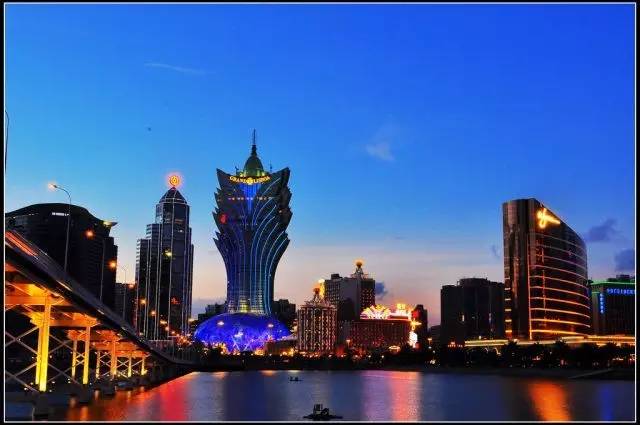 澳门娱乐，共赏精彩—2014年正版免费大全指南解析篇2o24年澳门正版免费大全日历本