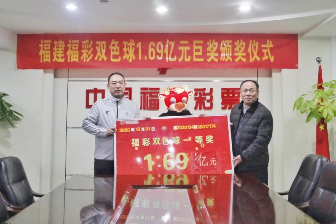 在香港看双色球及六合彩等大奖游戏直播 的奇妙之旅吧!香港开奖现场直播今晚开奖结果查询结果六
