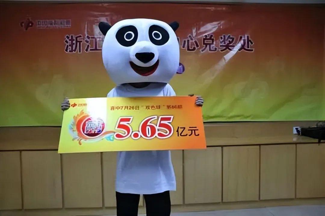 蓝姐三中三大揭秘—深度解析规律论坛
探索数字游戏的奥秘与智慧所在！在众多彩票、游戏和预测领域，有一个名字被广大玩家所熟知—em>Blue Sisters（简称‘blue）而蓝姐三中三高手论坛正网